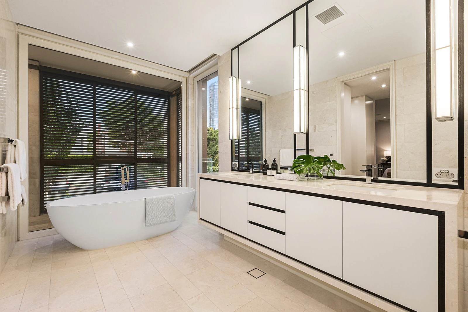 2/11 Copelen Street, South Yarra, VIC