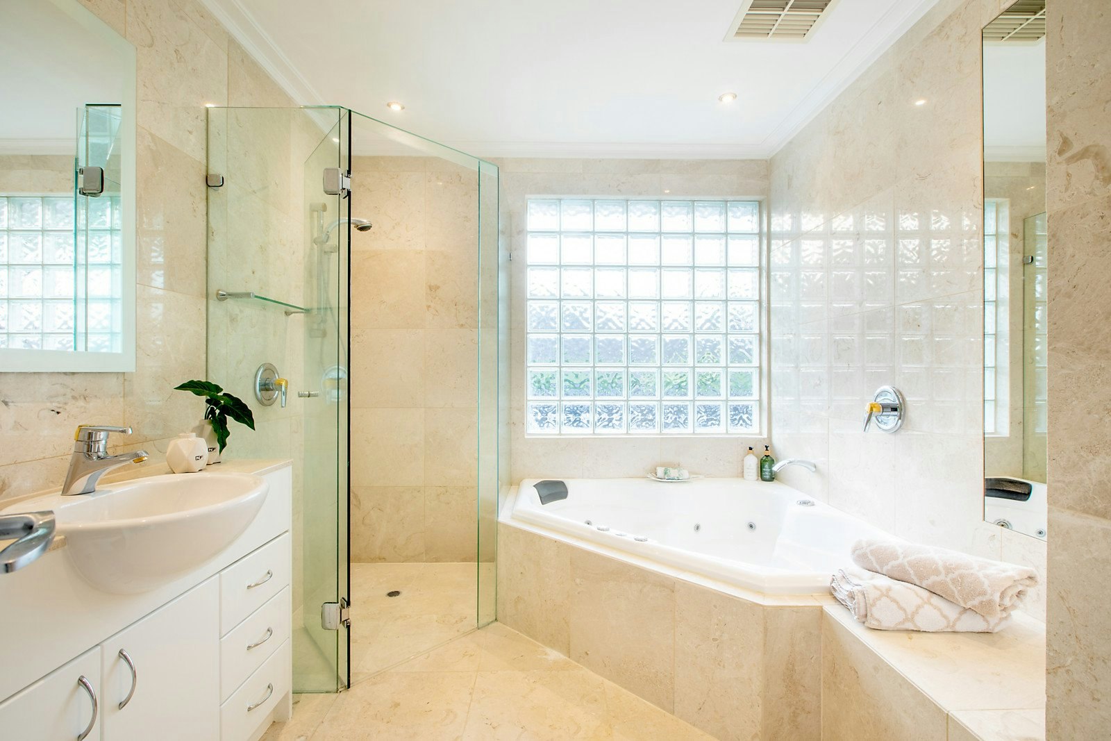 35 Donna Buang Street, Camberwell, VIC