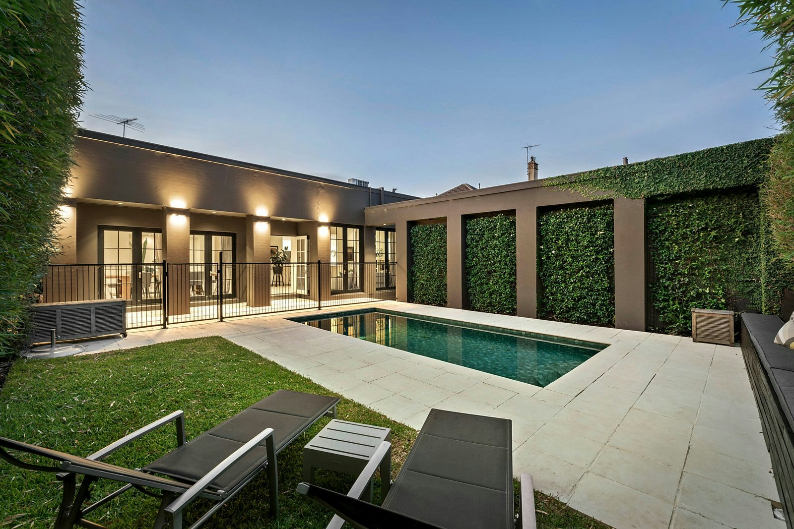 1 Hampden Road, Armadale, VIC