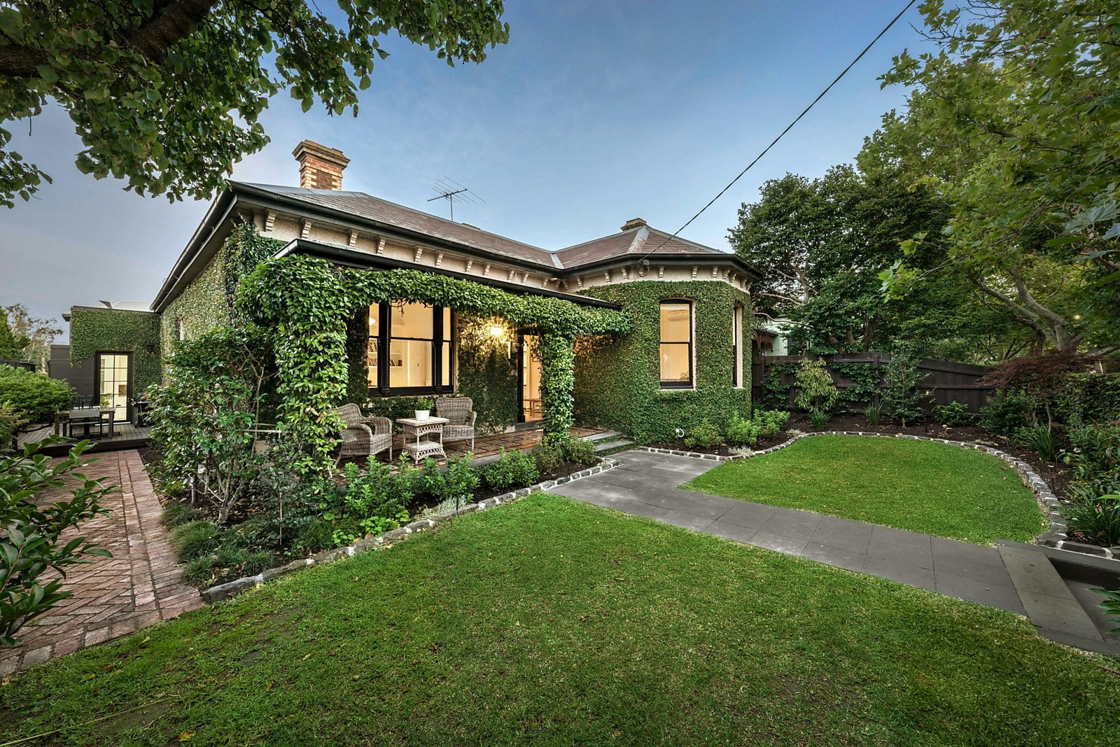 1 Hampden Road, Armadale, VIC