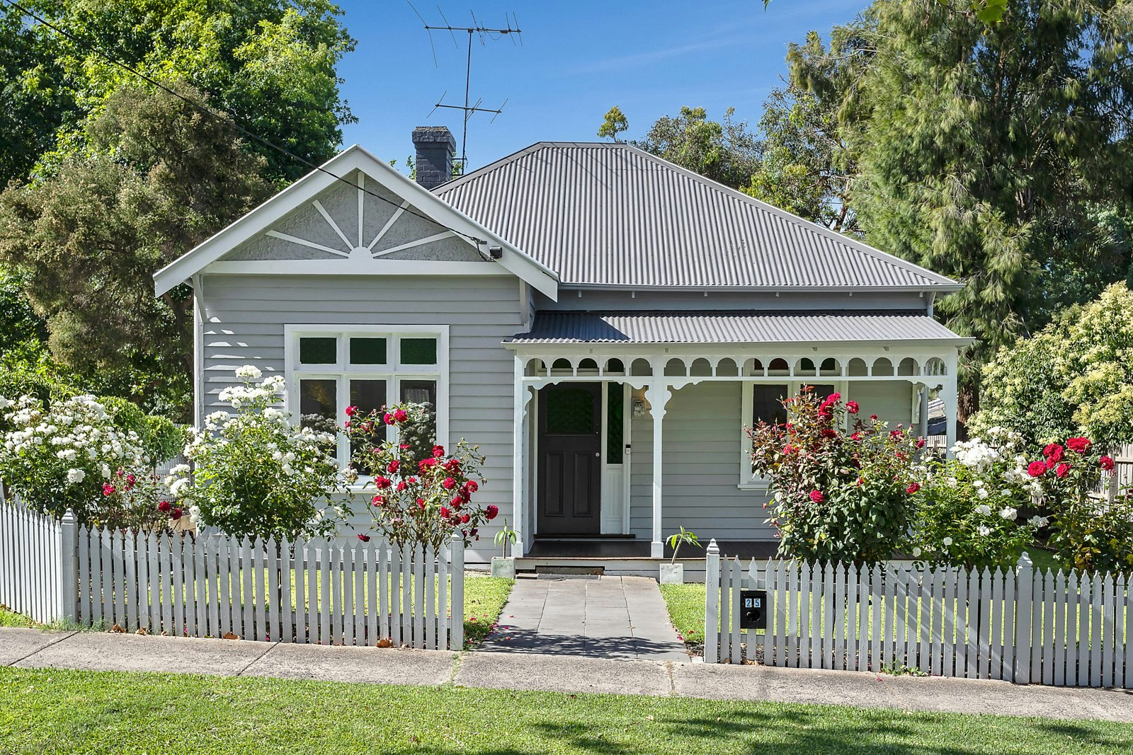 25 Kitchener Street, Deepdene, VIC