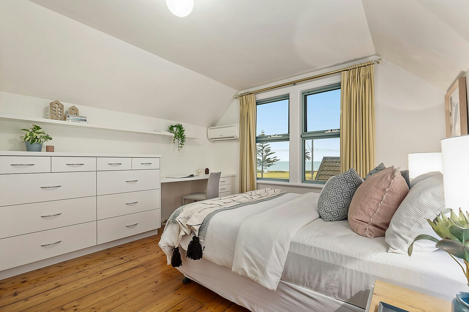 1 Seaview Avenue, Brighton, VIC