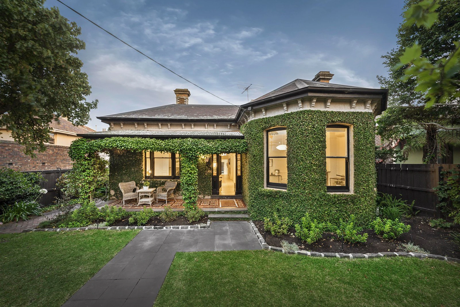 1 Hampden Road, Armadale, VIC