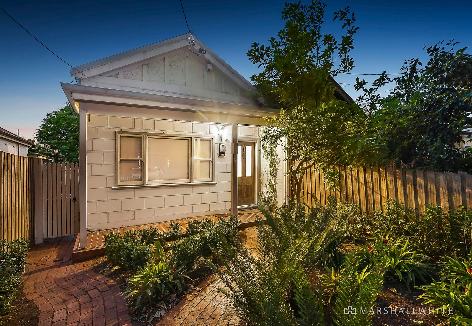 18 Emo Road, Malvern East, VIC