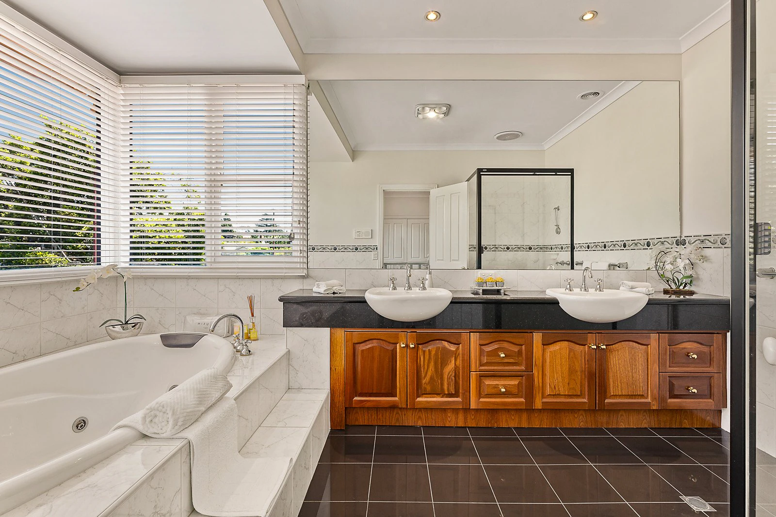 2 Pine Avenue, Camberwell, VIC