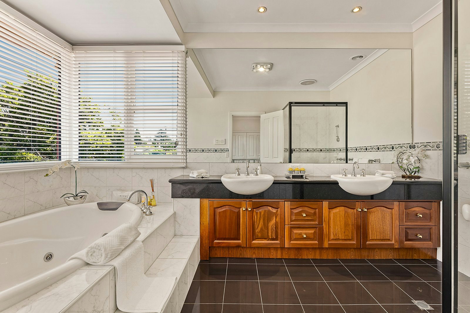 2 Pine Avenue, Camberwell, VIC