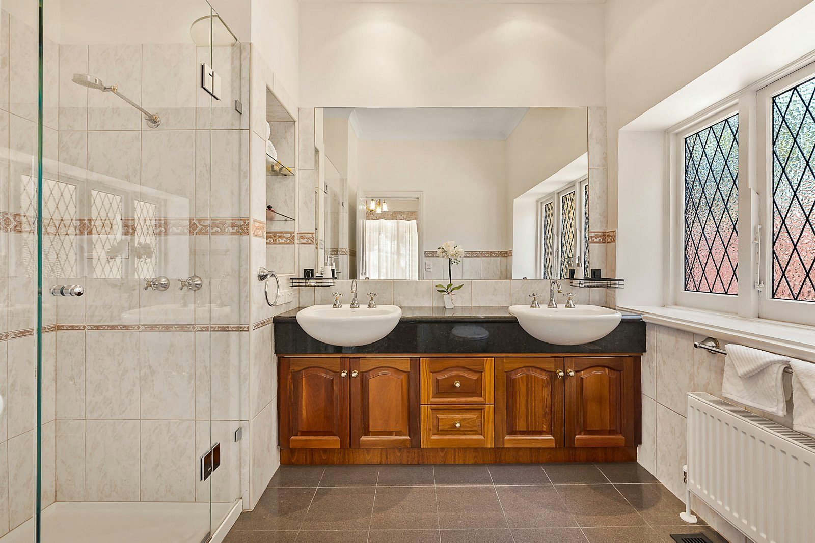 2 Pine Avenue, Camberwell, VIC