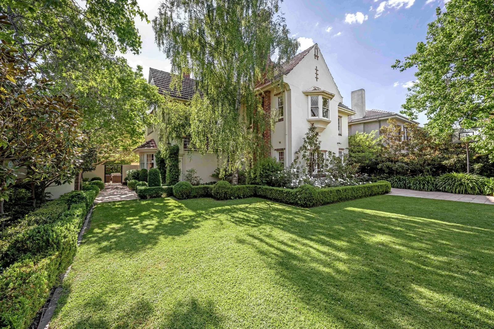 21 Huntingfield Road, Toorak, VIC