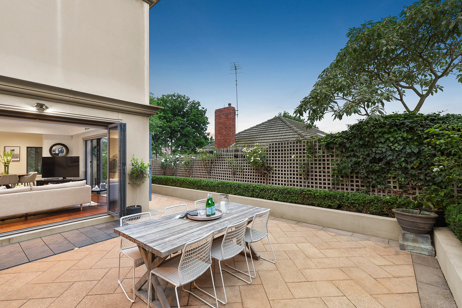 2 Rotherwood Drive, Malvern East, VIC