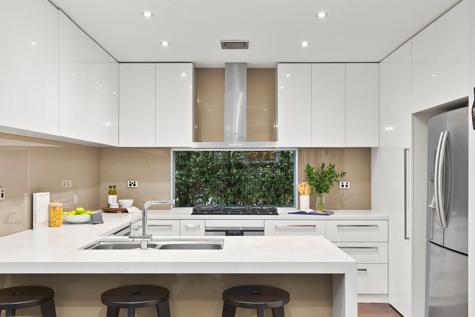 2 Rotherwood Drive, Malvern East, VIC