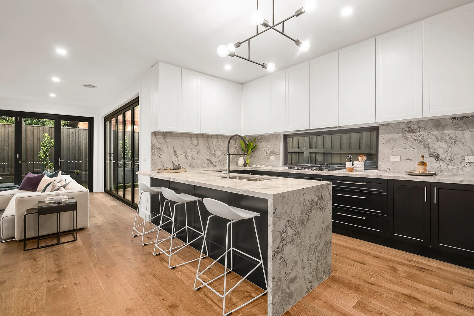 18 Dundonald Avenue, Malvern East, VIC