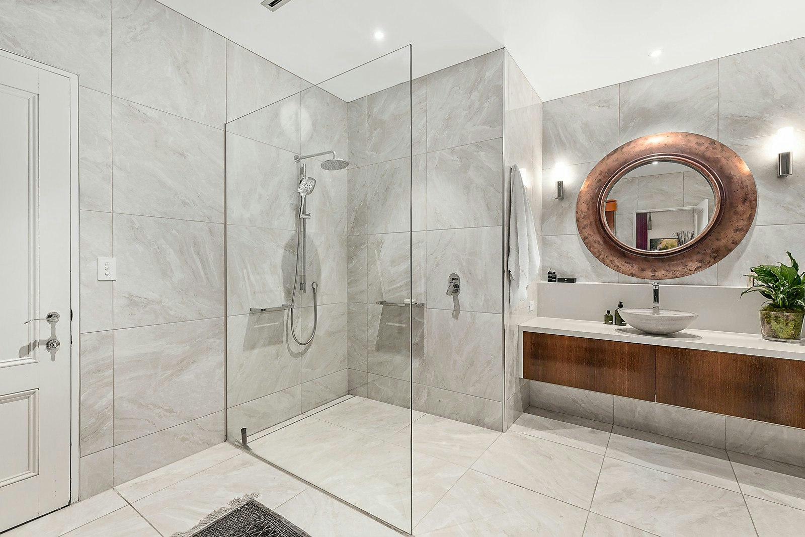 18 Victoria Avenue, Canterbury, VIC