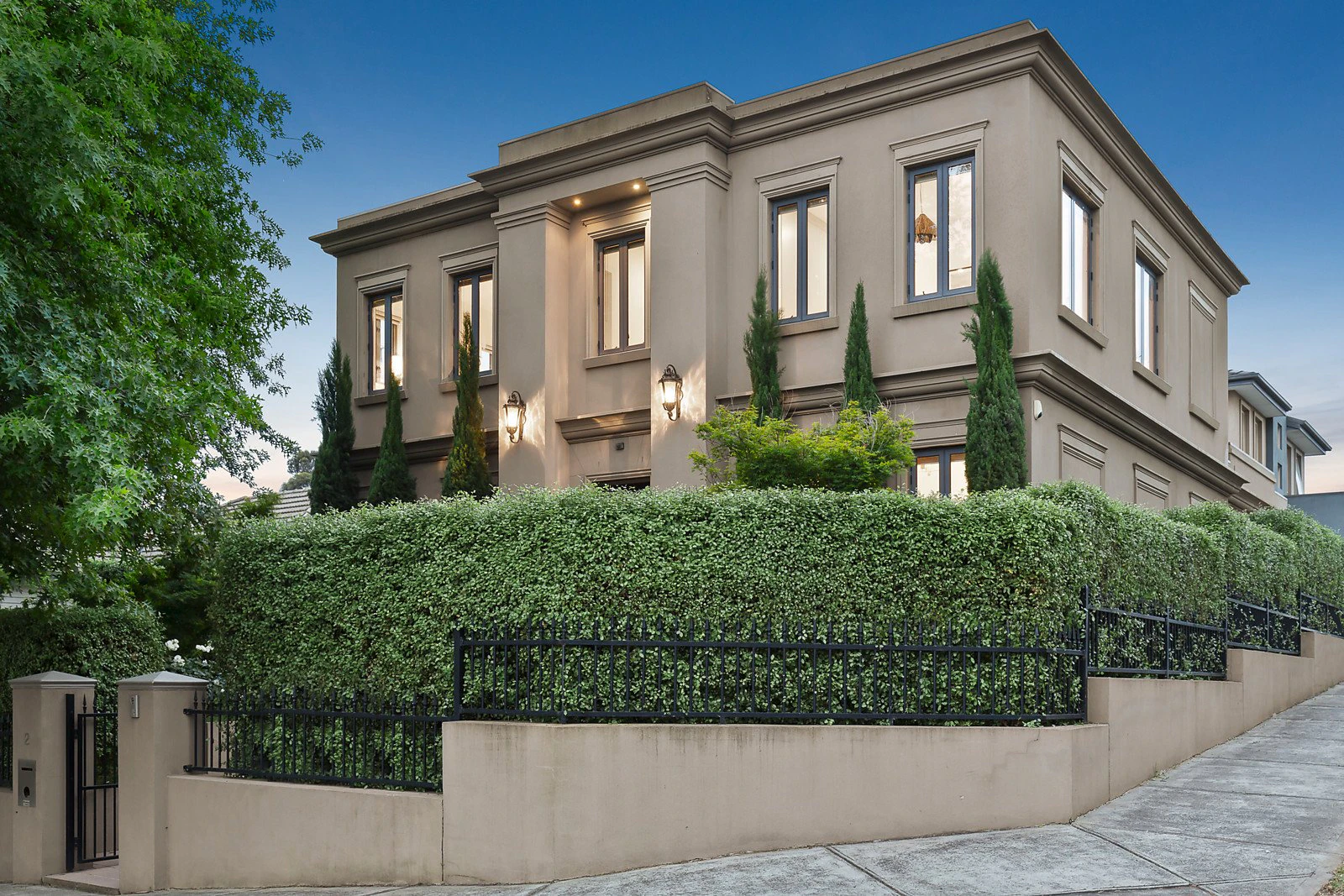 2 Rotherwood Drive, Malvern East, VIC