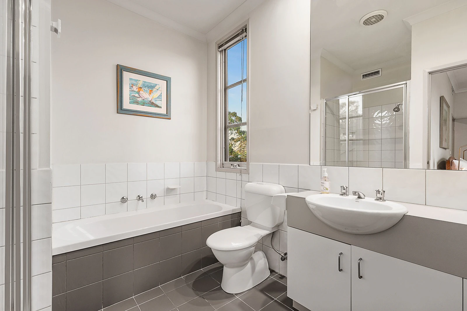 15 Parkview Crescent, Hampton East, VIC