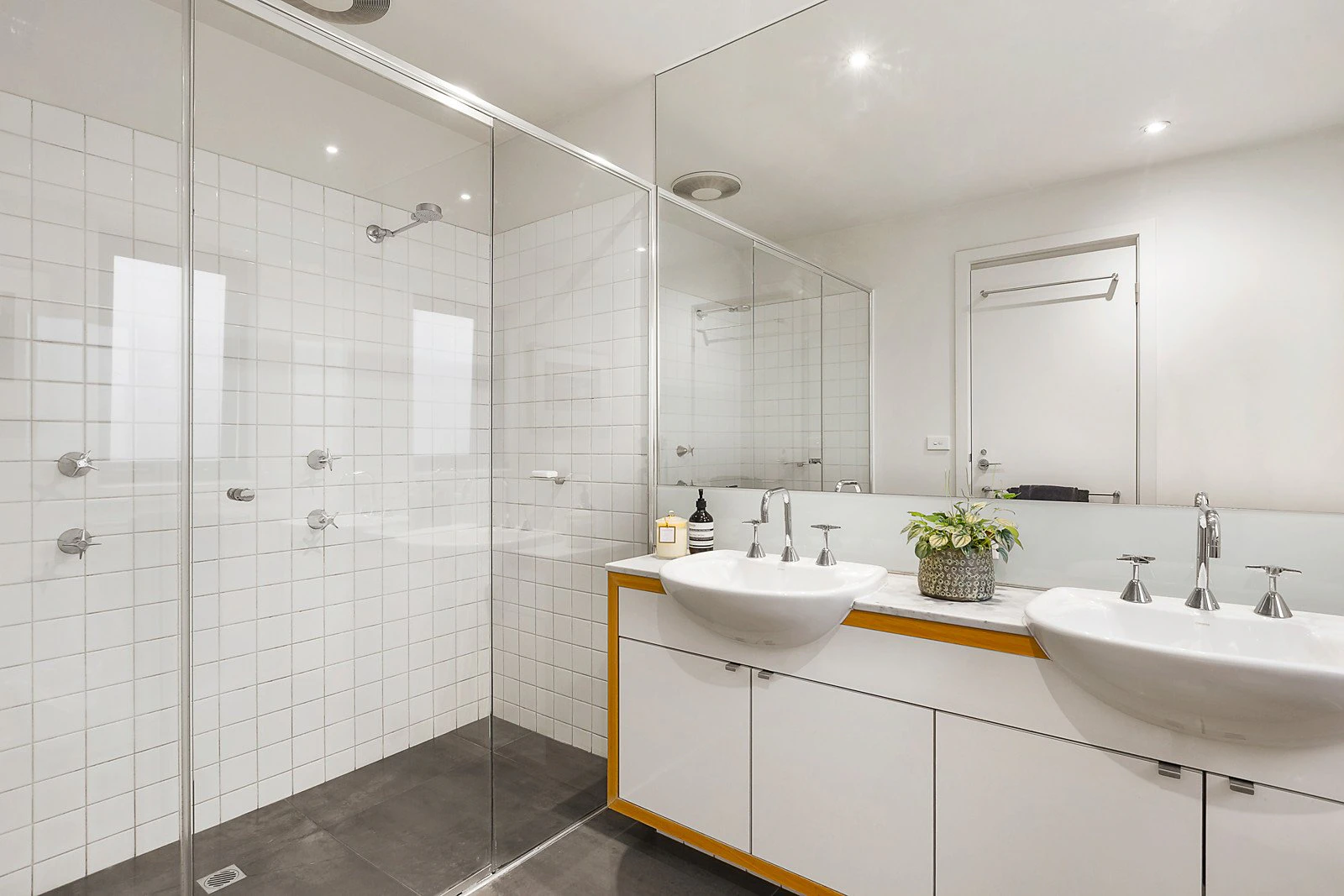126 Beach Street, Port Melbourne, VIC