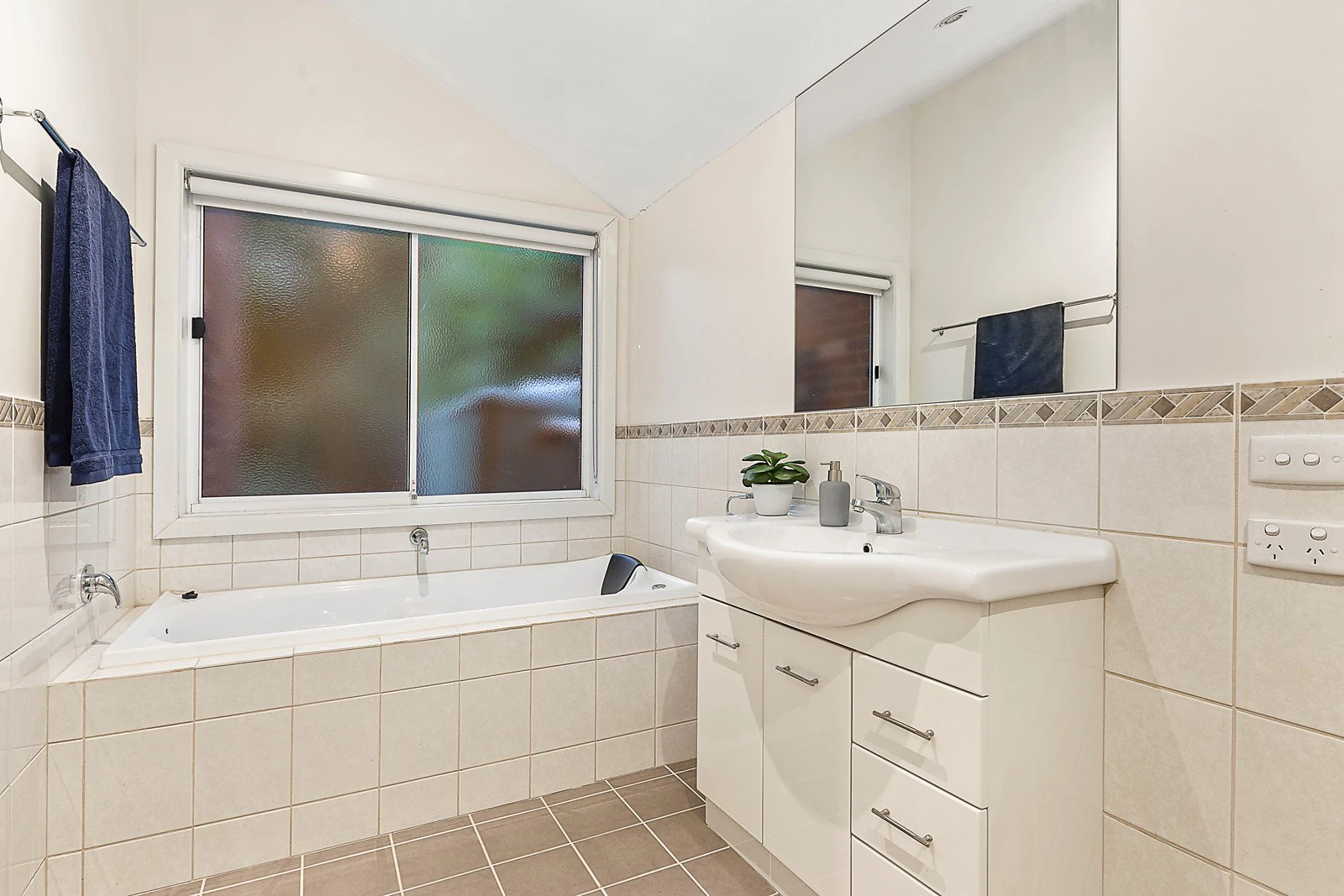 1511 Old Burke Road, Kew East, VIC