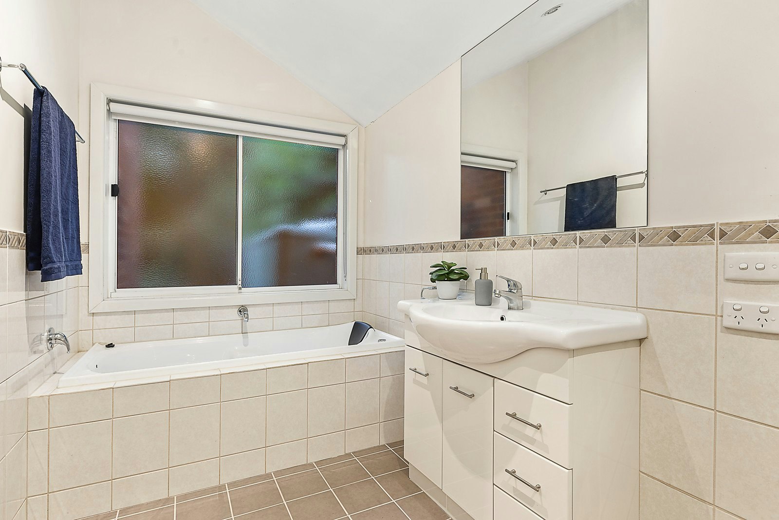 1511 Old Burke Road, Kew East, VIC