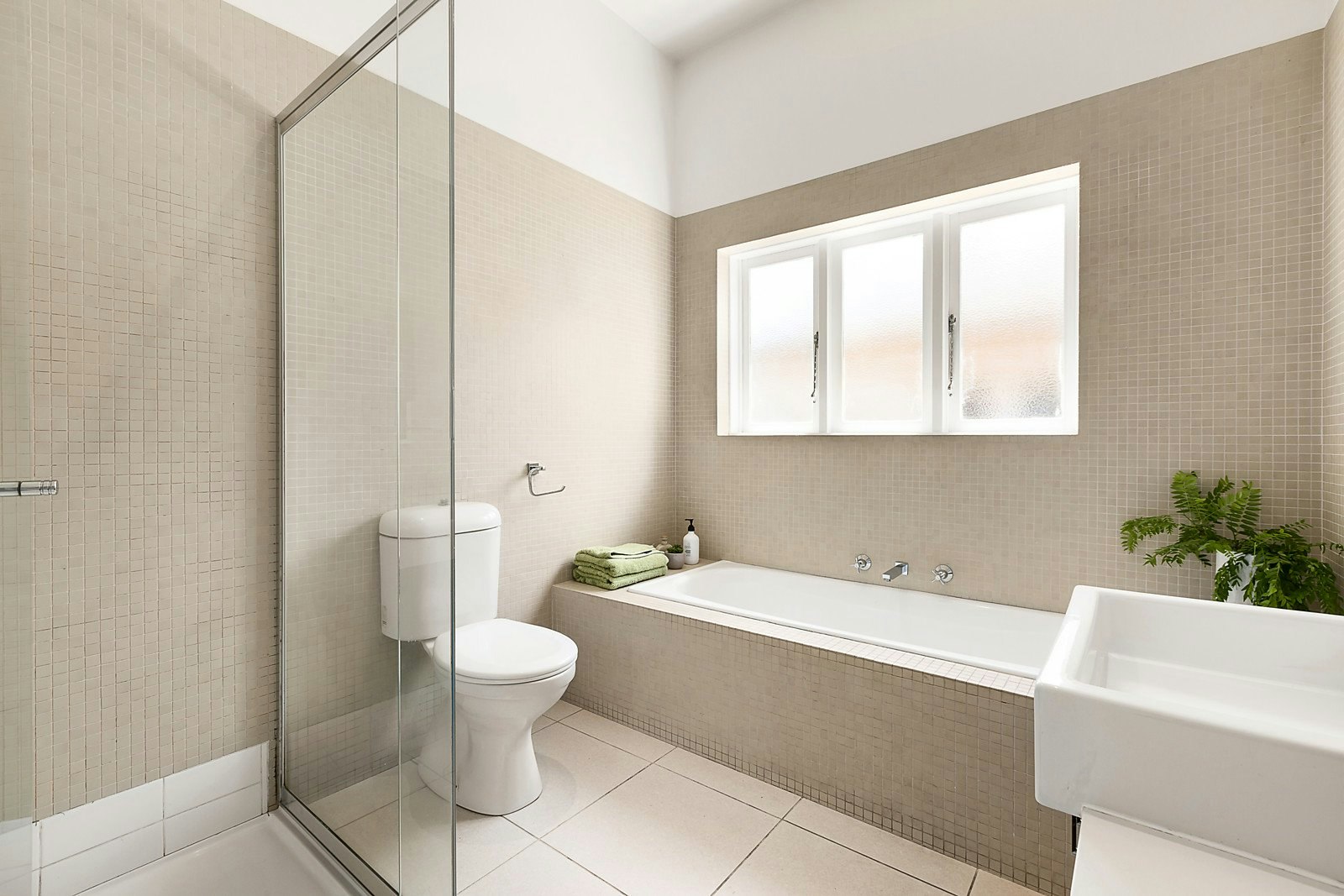 7 Woodlands Avenue, Kew East, VIC