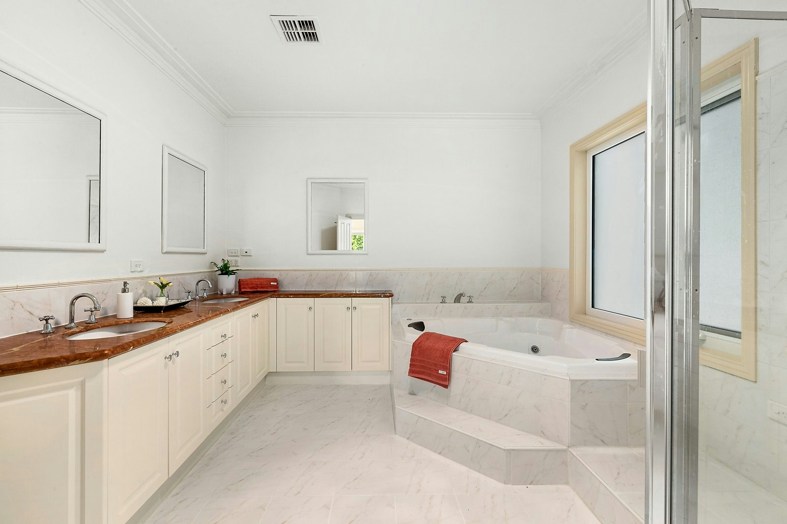 827 High Street, Kew East, VIC