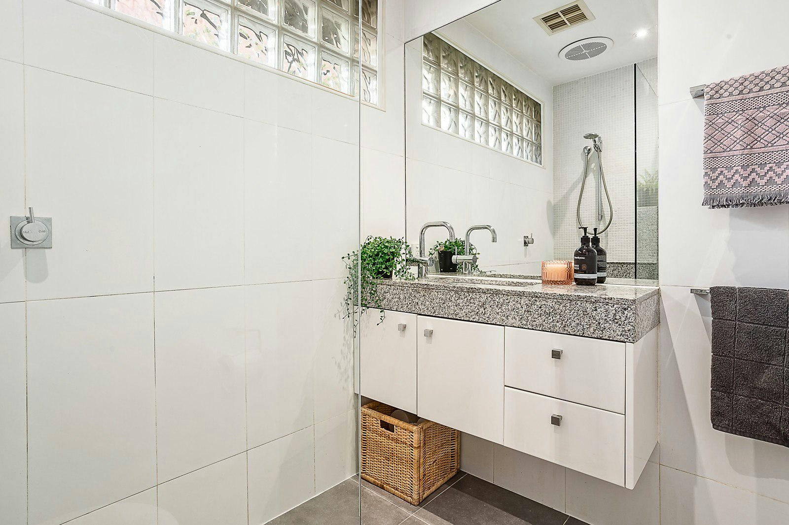 2/8 Pleasant Avenue, Kew, VIC