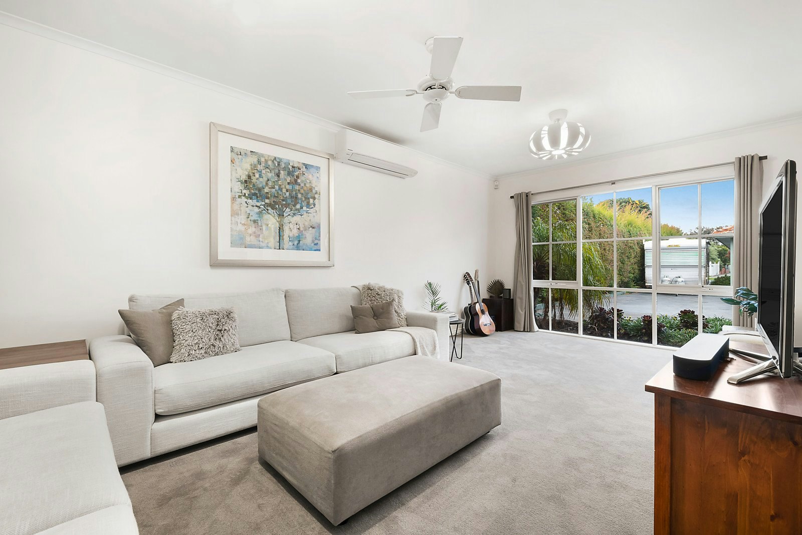 2/70 Raynes Park Road, Hampton, VIC