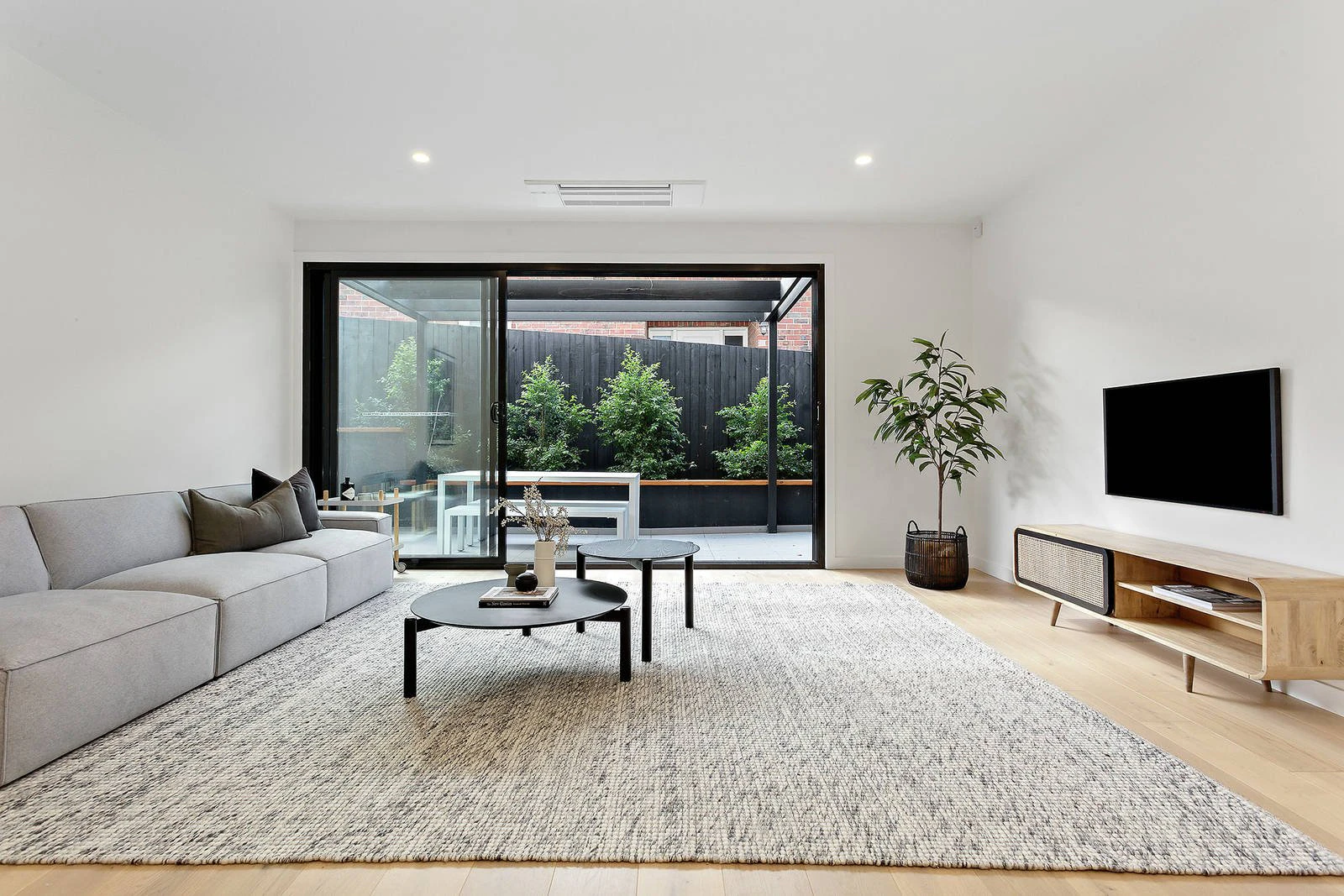2/44a Banool Road, Surrey Hills, VIC