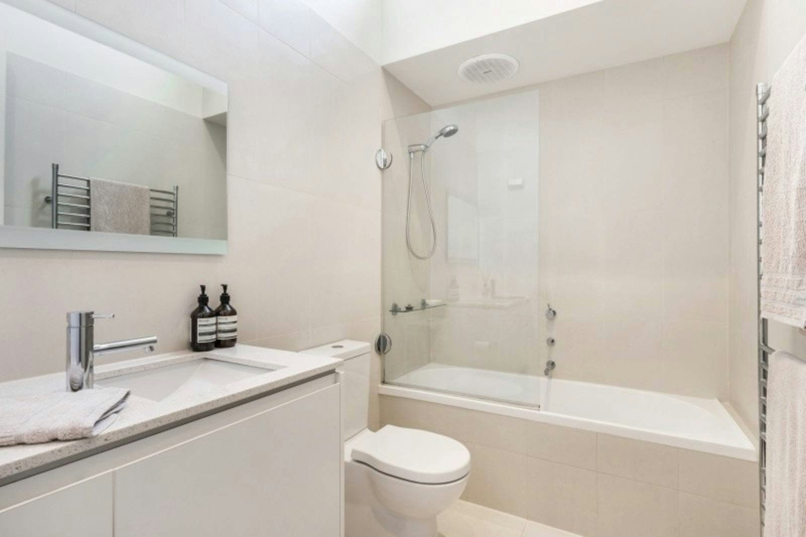 20 Hopetoun Avenue, Canterbury, VIC