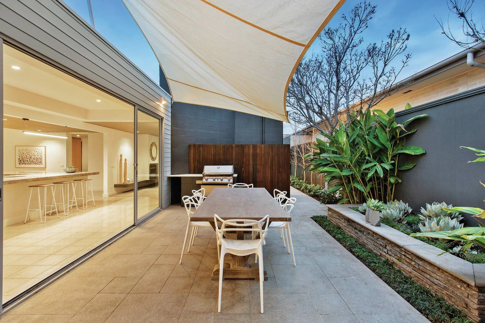 4 The Avenue, Hampton, VIC