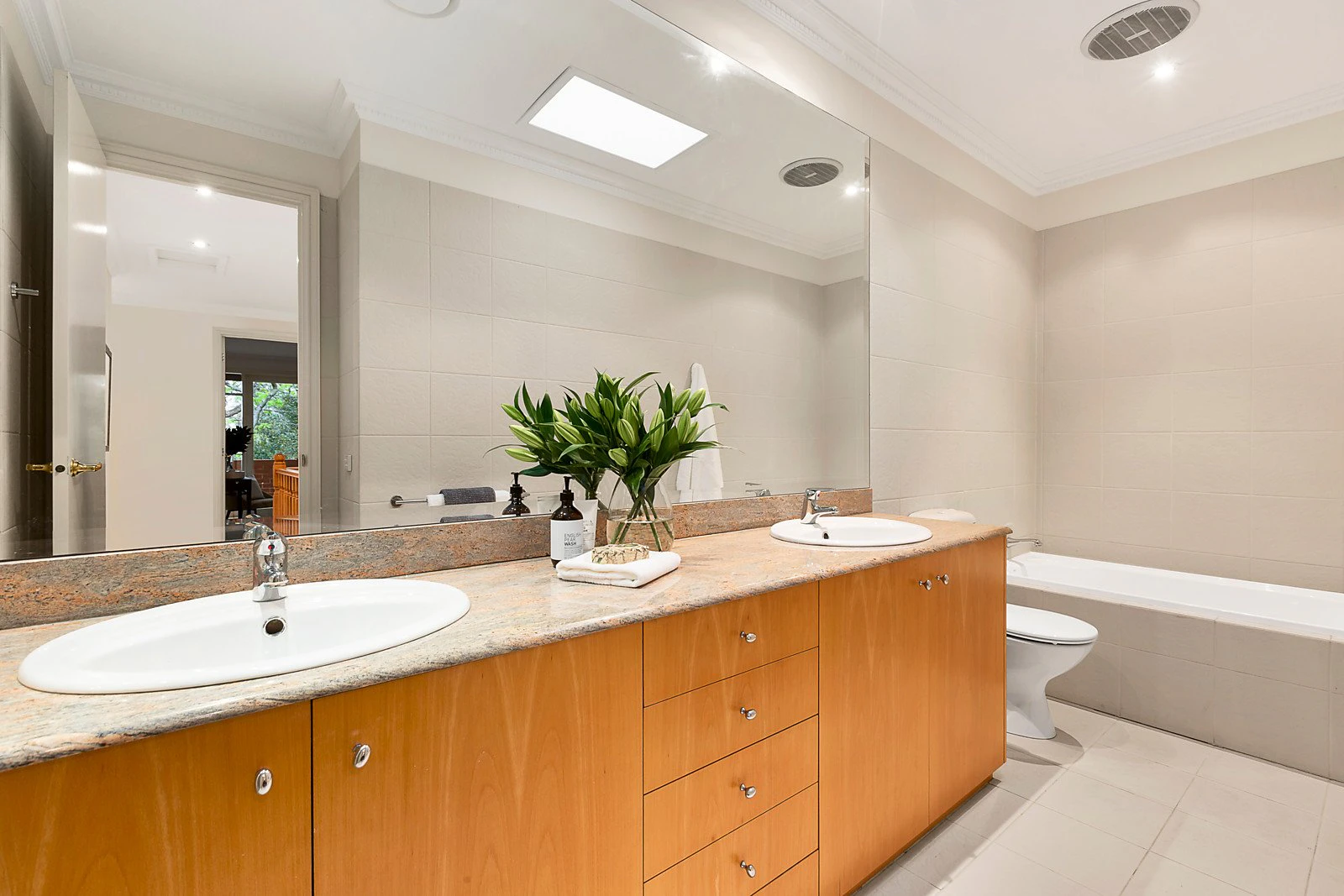 1/10 Tollington Avenue, Malvern East, VIC