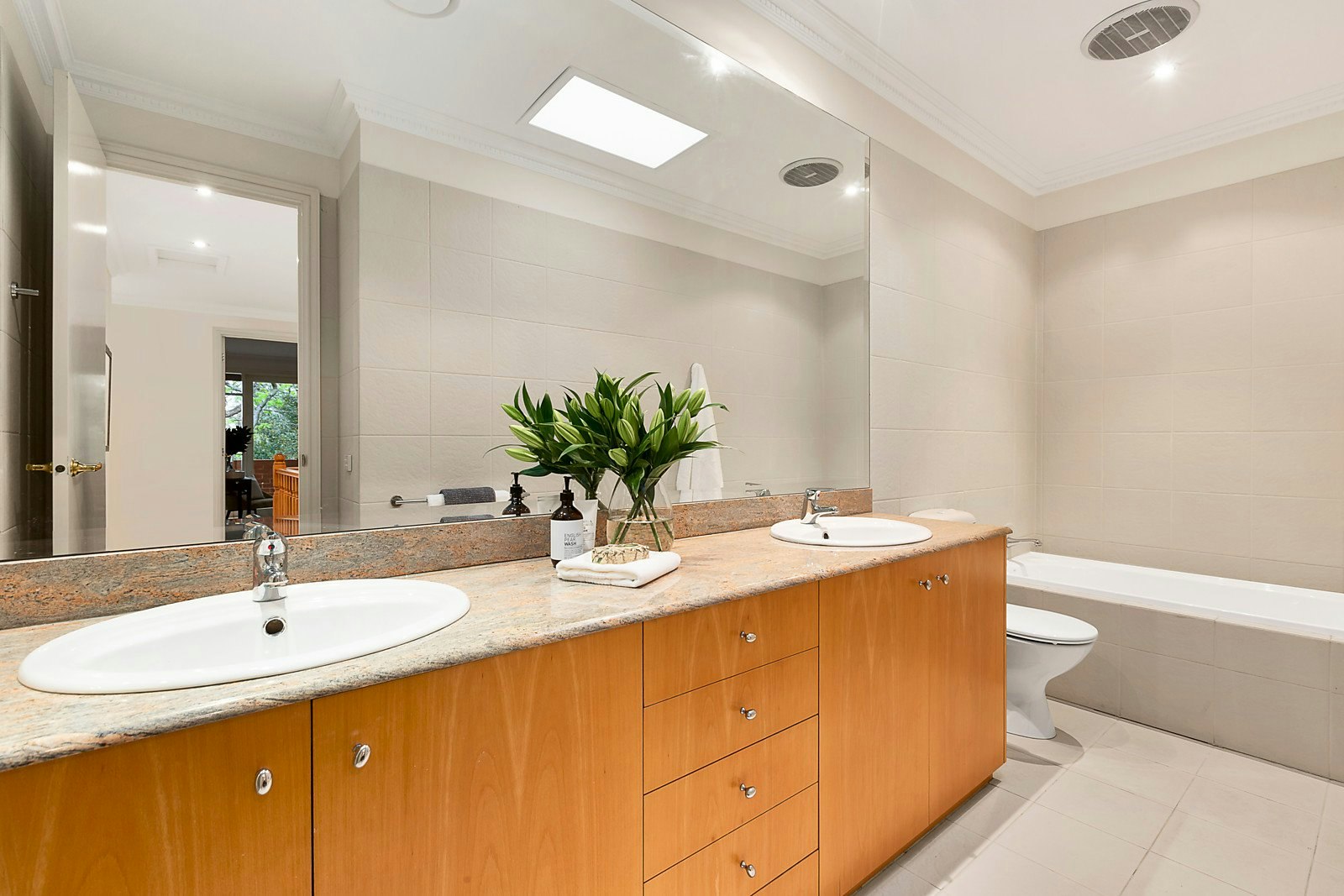 1/10 Tollington Avenue, Malvern East, VIC