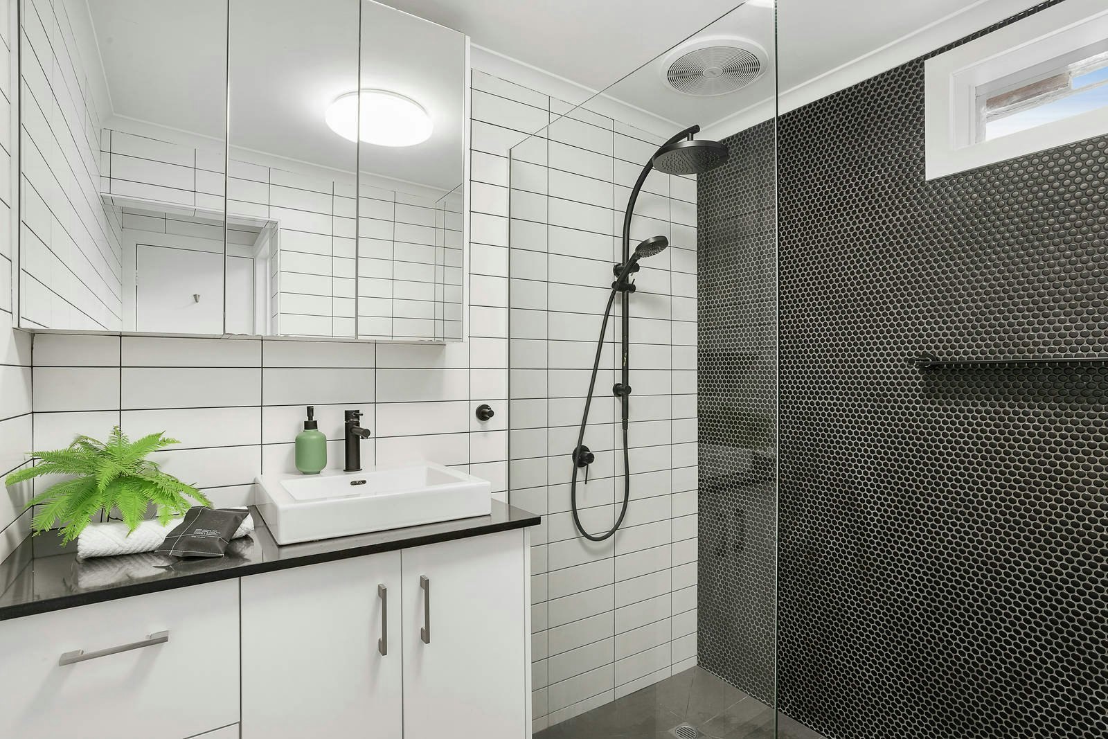 6 Mcilwrick Street, Windsor, VIC