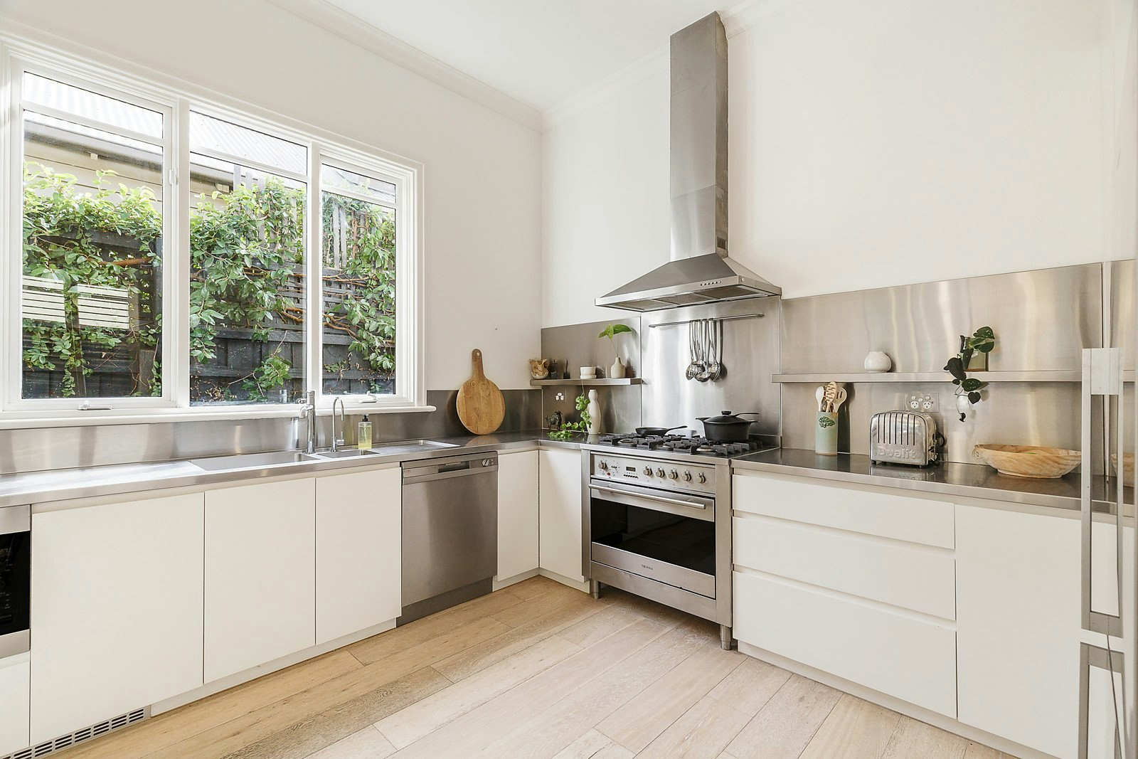 16 Clyde Street, Glen Iris, VIC