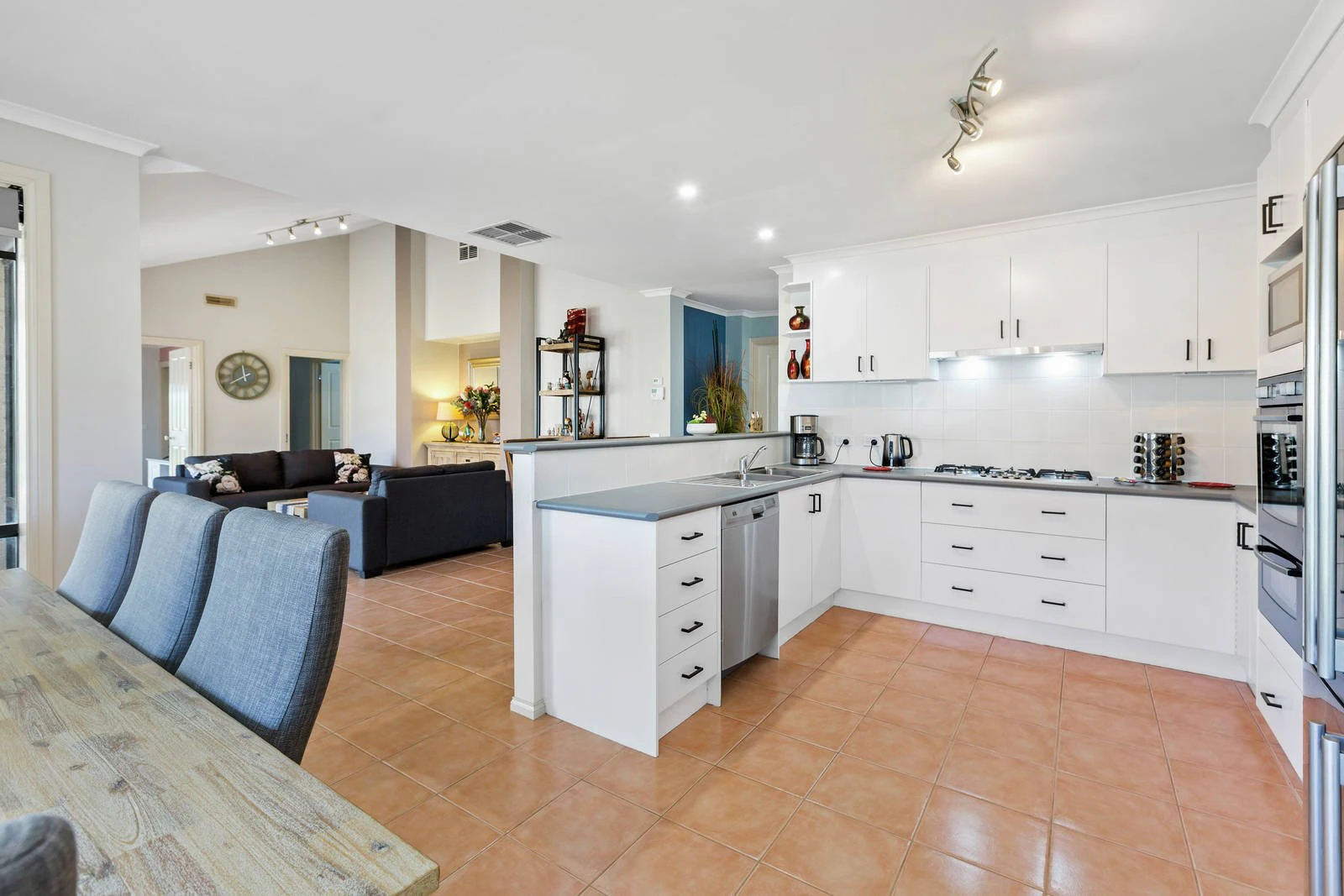 6 Katherine Court, Mornington, VIC