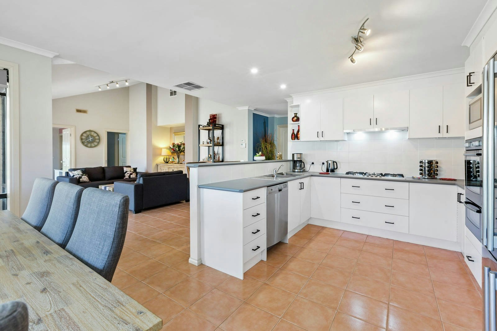 6 Katherine Court, Mornington, VIC