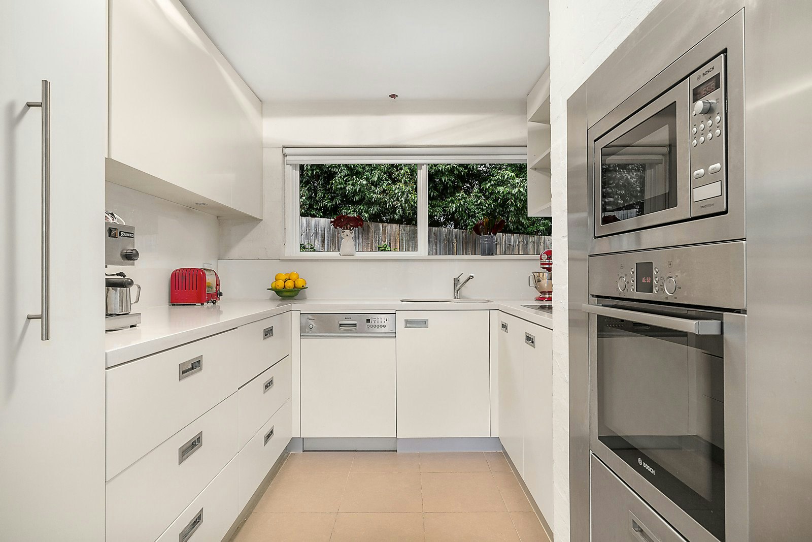 2/20 Yarra Grove, Hawthorn, VIC