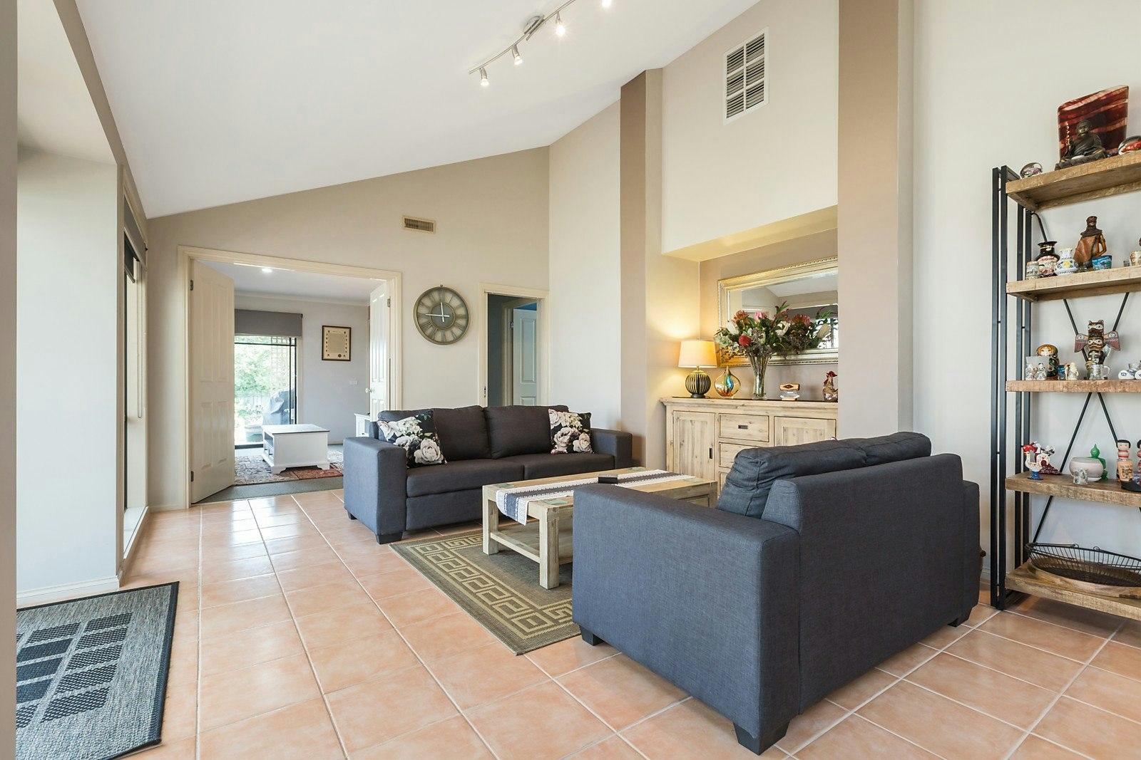 6 Katherine Court, Mornington, VIC