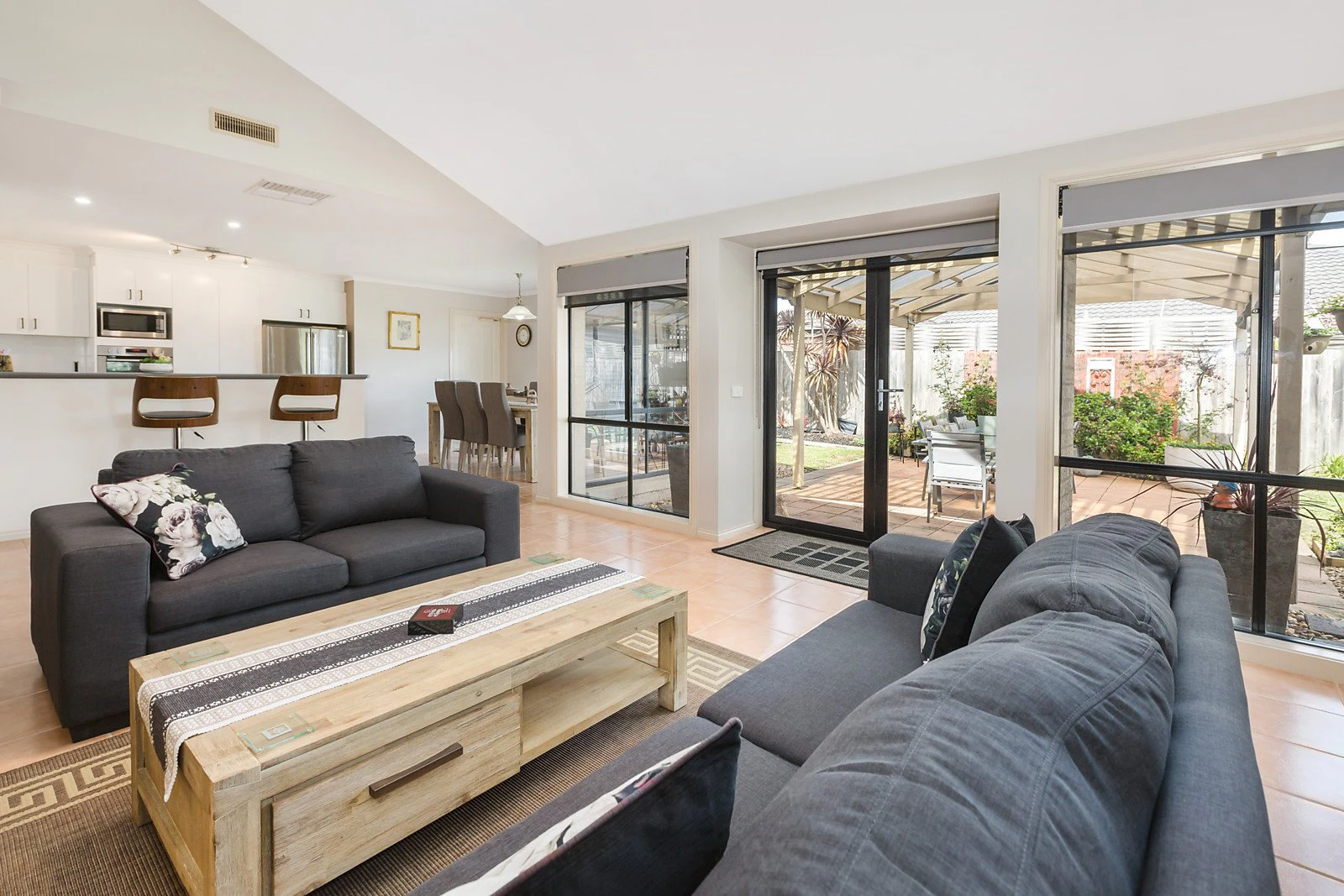 6 Katherine Court, Mornington, VIC