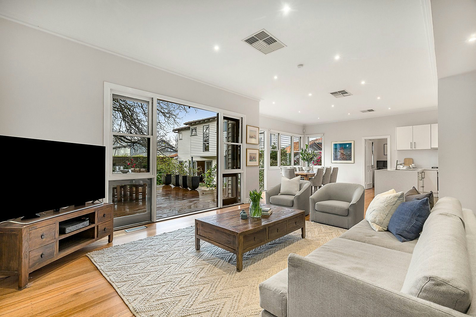 11 Rothesay Avenue, Malvern East, VIC