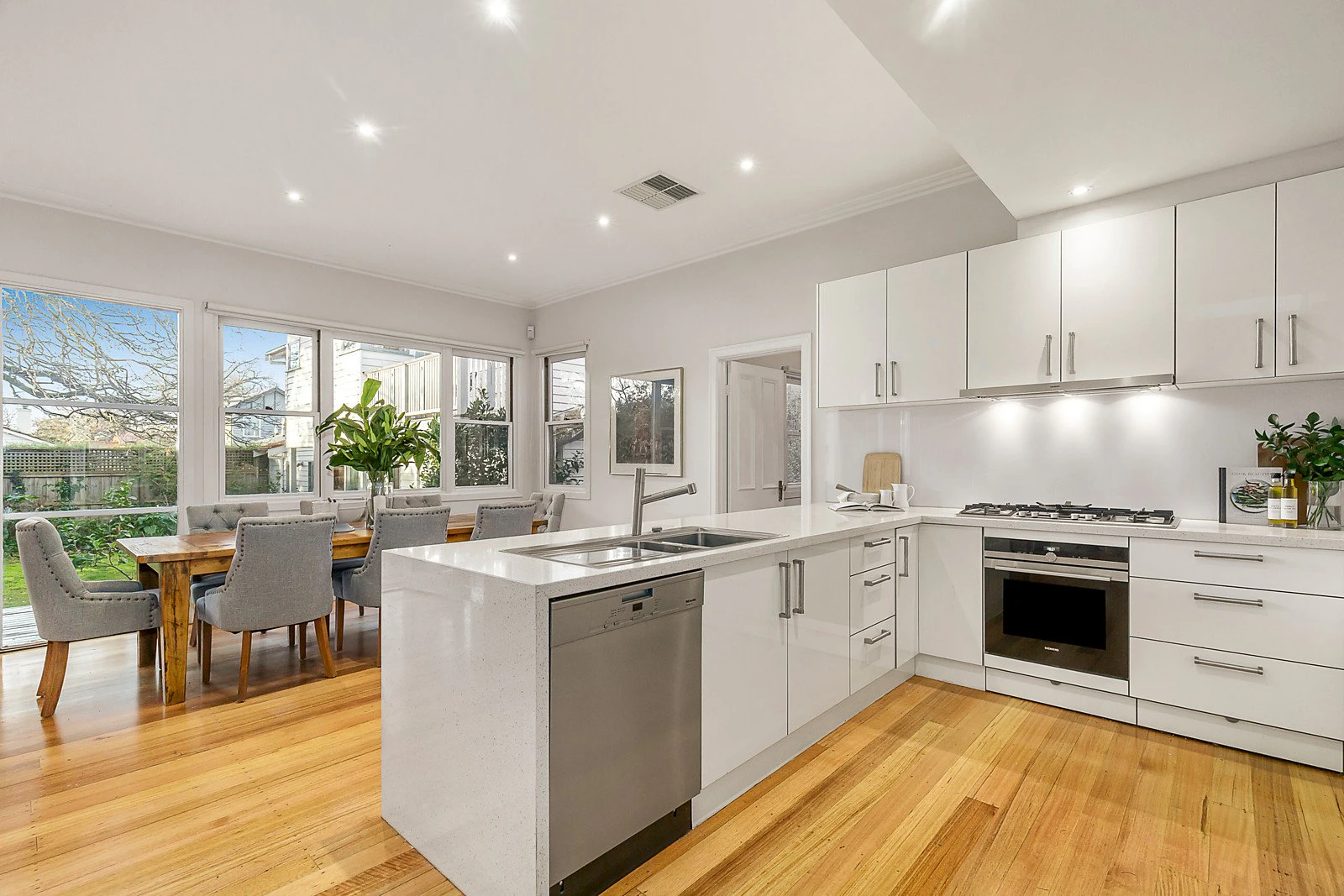11 Rothesay Avenue, Malvern East, VIC