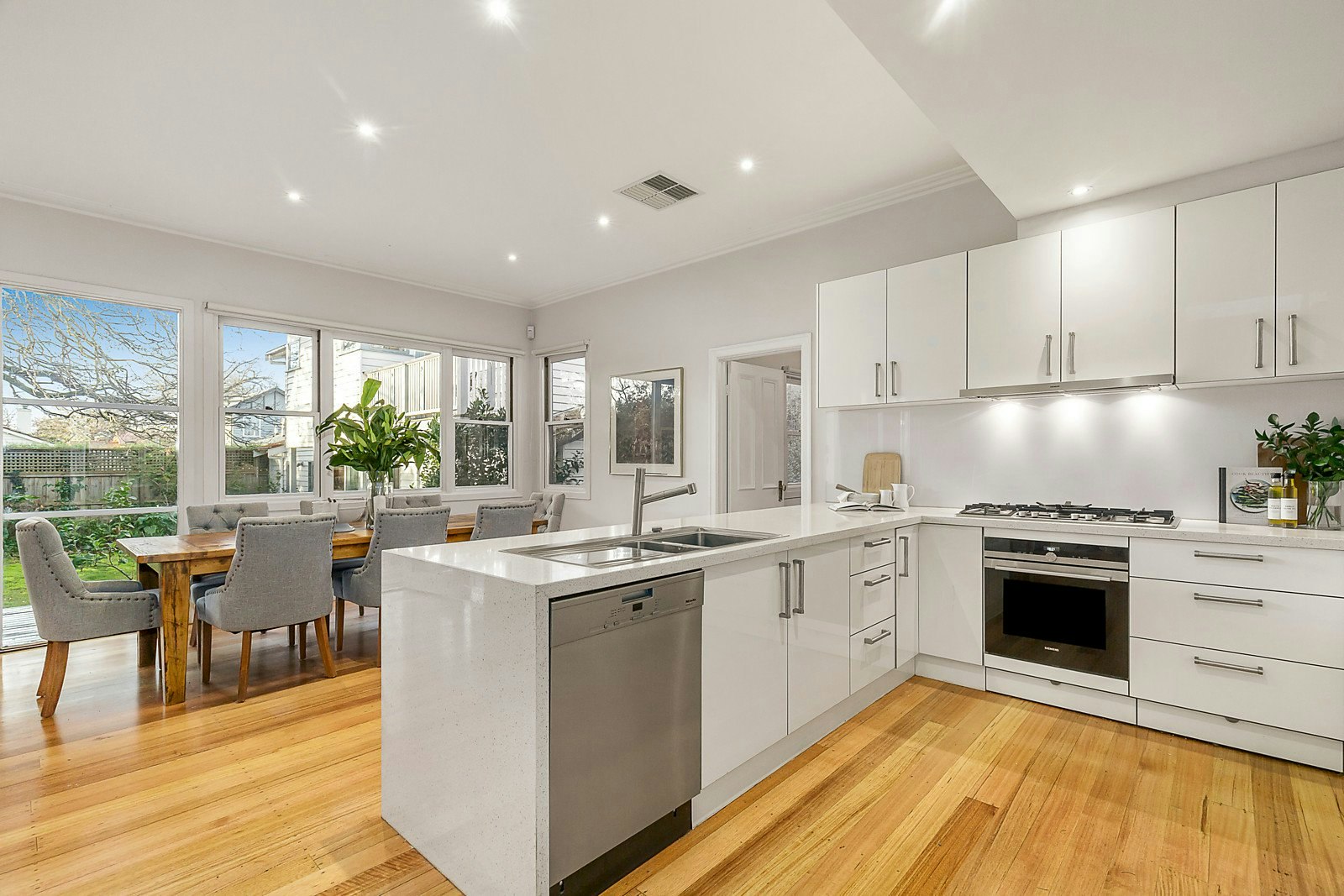 11 Rothesay Avenue, Malvern East, VIC