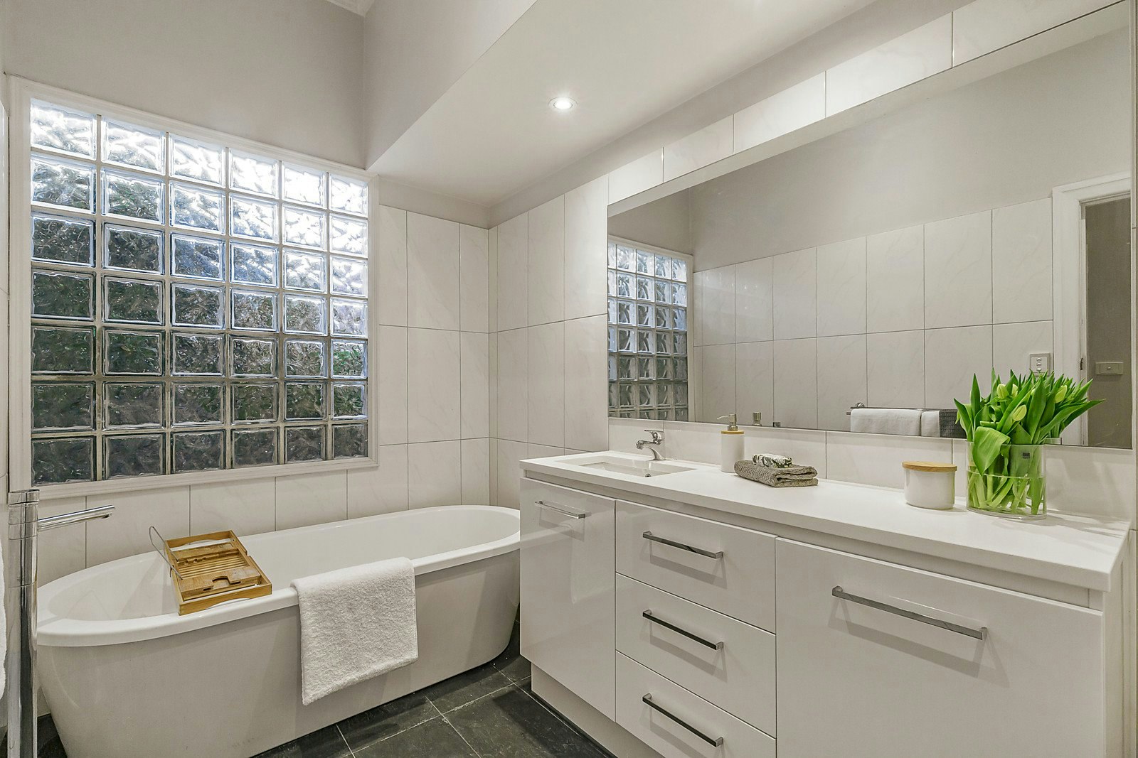 11 Rothesay Avenue, Malvern East, VIC