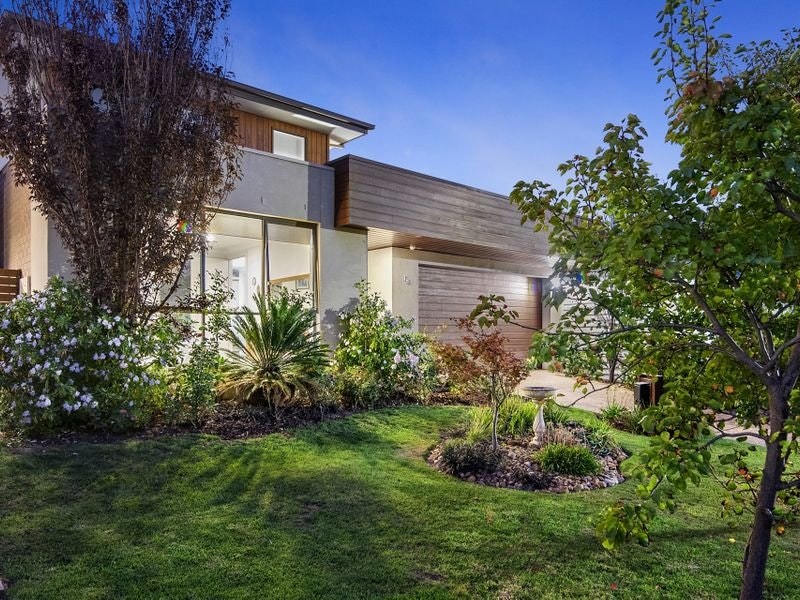 18 Bay Vista Close, Mount Martha, VIC