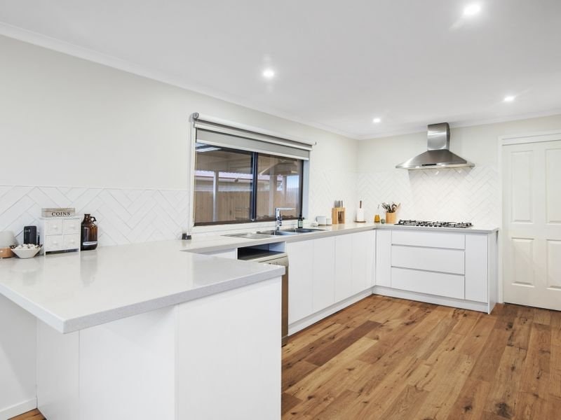 28 Hakea Drive, Mount Martha, VIC