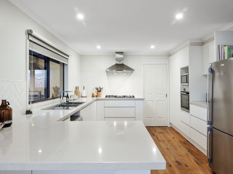 28 Hakea Drive, Mount Martha, VIC