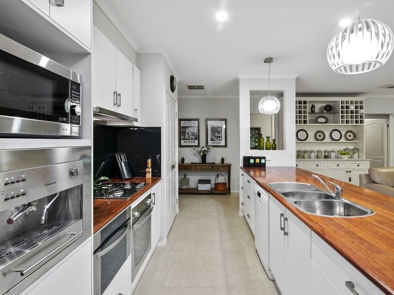 12 Malibu Way, Mount Martha, VIC