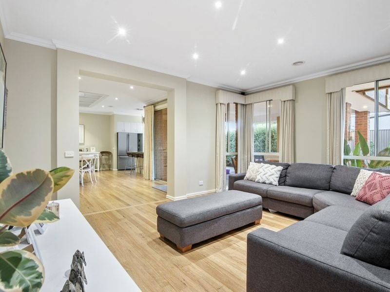 2 Trafalgar Square, Mount Martha, VIC