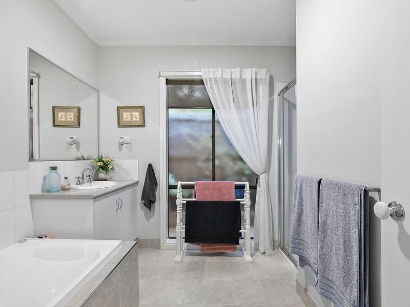 12 Malibu Way, Mount Martha, VIC