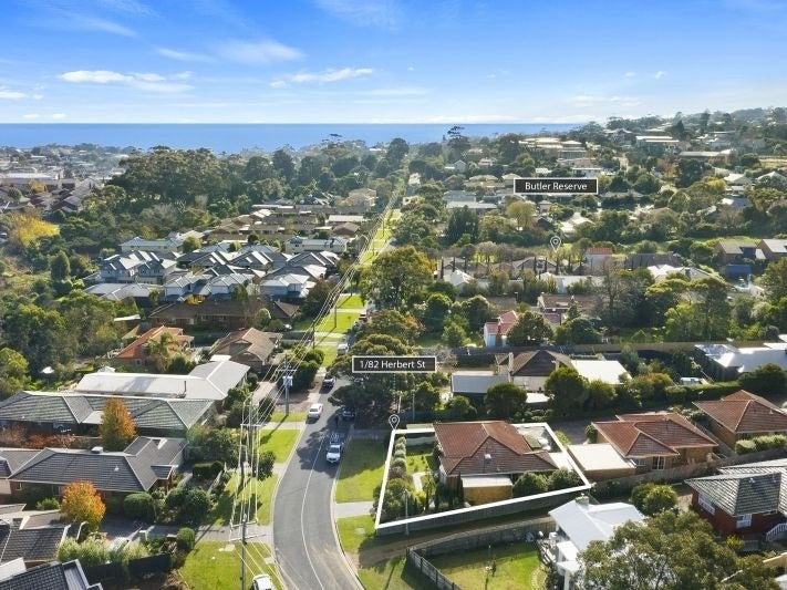 1/82 Herbert Street, Mornington, VIC