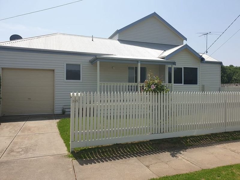 35 Seaview Avenue, Mornington, VIC