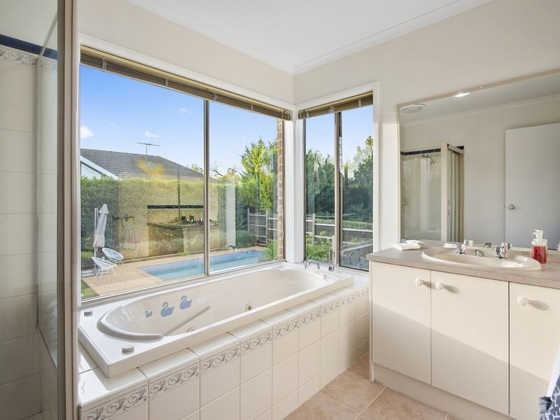 15 Barriedale Grove, Frankston South, VIC